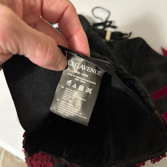 Leg Avenue Black and Red Corset with Lace Accents - Picture 6 of 6